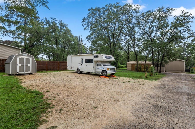 217 Pine Hill Loop, Bastrop, TX 78602