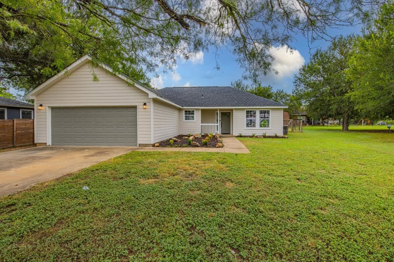 119 Kikipua LN, Bastrop, TX 78602