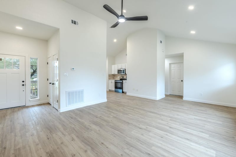 119 Kikipua LN, Bastrop, TX 78602
