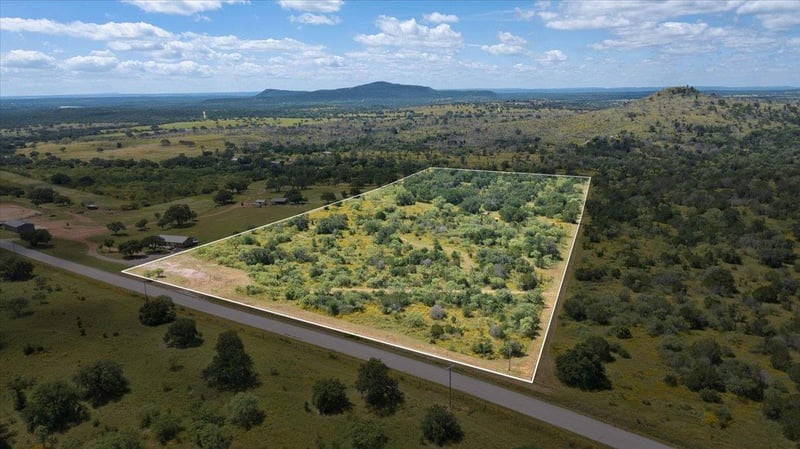 2144 Cr 307 , Kingsland, TX 78639