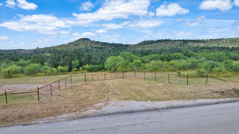 2144 Cr 307 , Kingsland, TX 78639