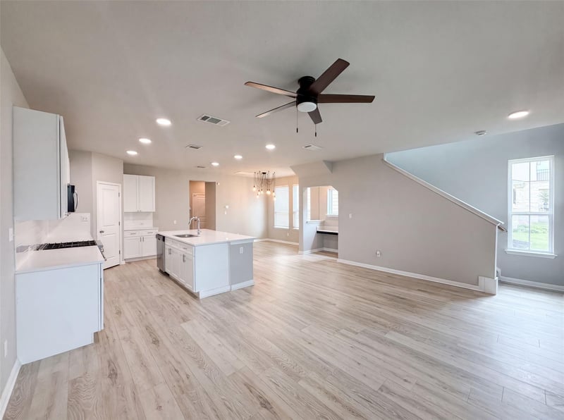 304 Lost Mine Peak LN, Dripping Springs, TX 78620