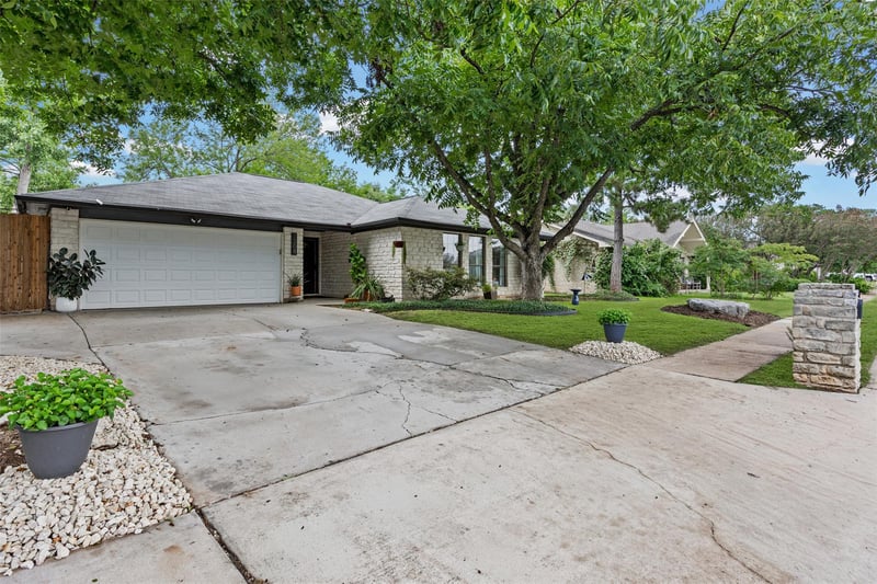 7208 Reaburn ST, Austin, TX 78749