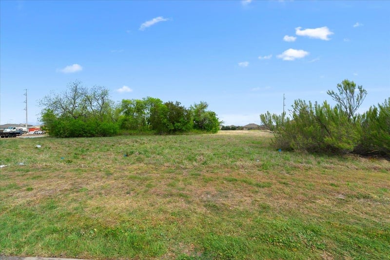 101 Mager LN, Hutto, TX 78634