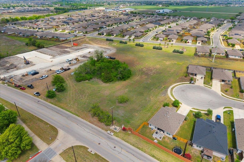 101 Mager LN, Hutto, TX 78634
