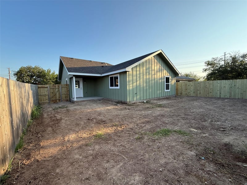 1710 E Avenue J Ave, Lampasas, TX 76550