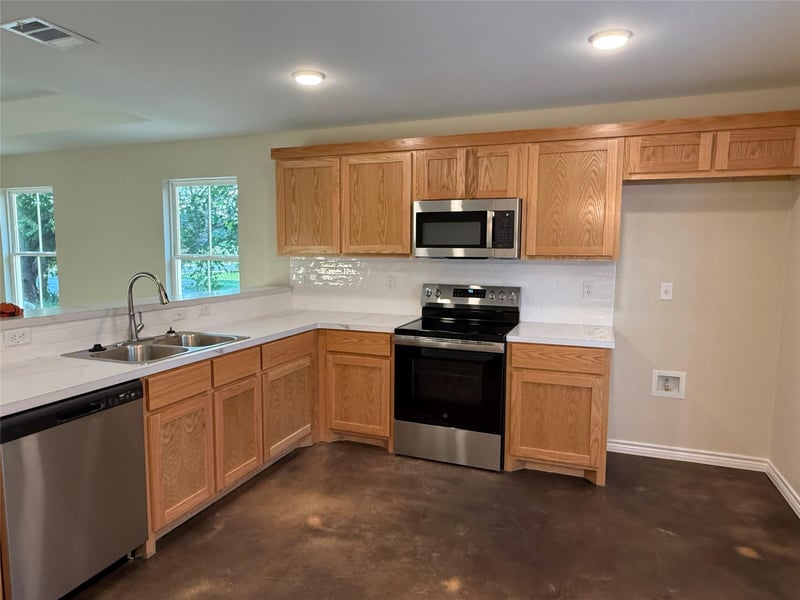 1710 E Avenue J Ave, Lampasas, TX 76550