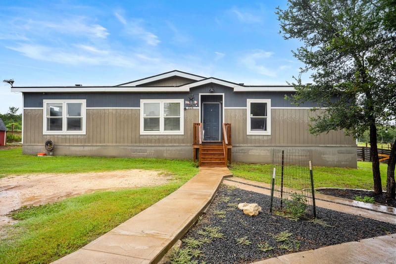 224 Las Estancias DR, Cedar Creek, TX 78612