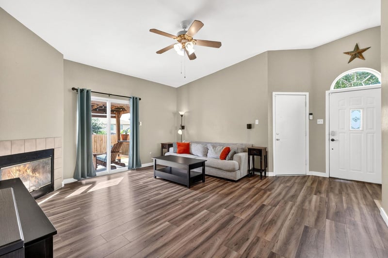 1100 Mira Loma LN, San Marcos, TX 78666