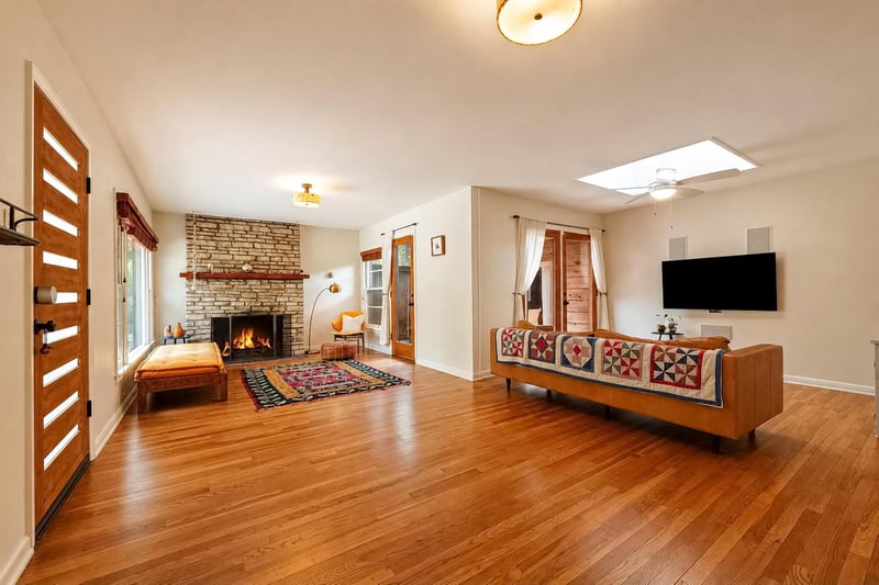 2209 La Casa DR, Austin, TX 78704