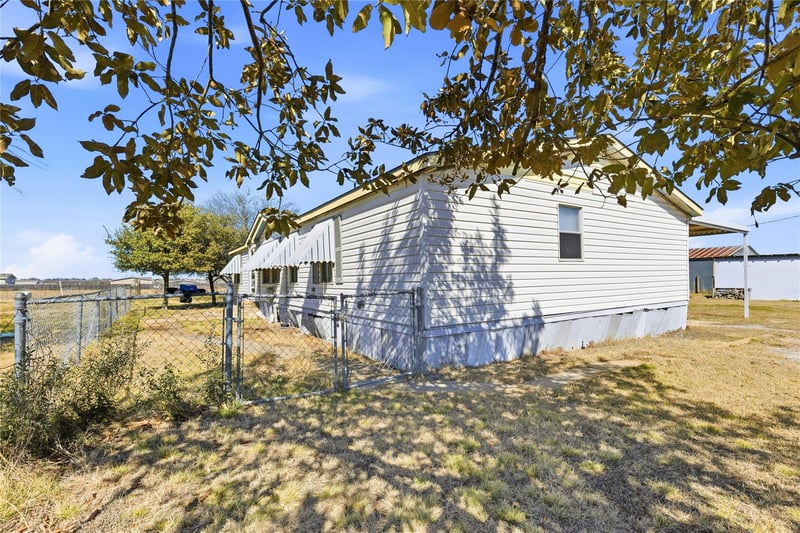 100 Prairie DR, Jarrell, TX 76537