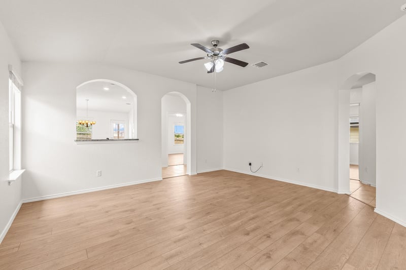 109 Midas LN, Jarrell, TX 76537