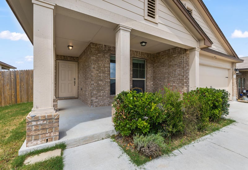 109 Midas LN, Jarrell, TX 76537