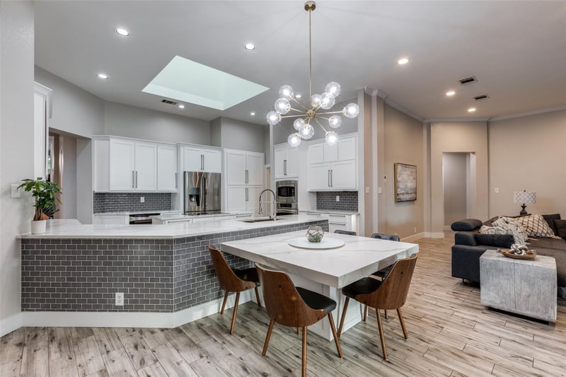 6 Stillmeadow CT, The Hills, TX 78738
