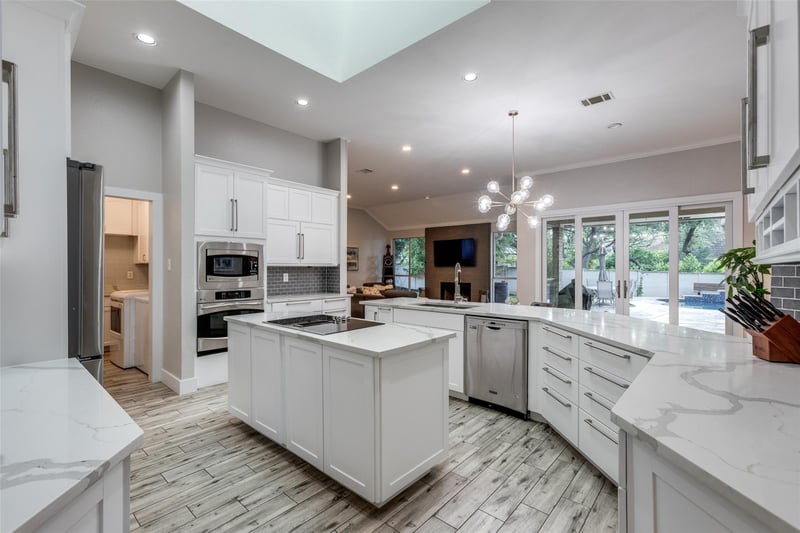 6 Stillmeadow CT, The Hills, TX 78738