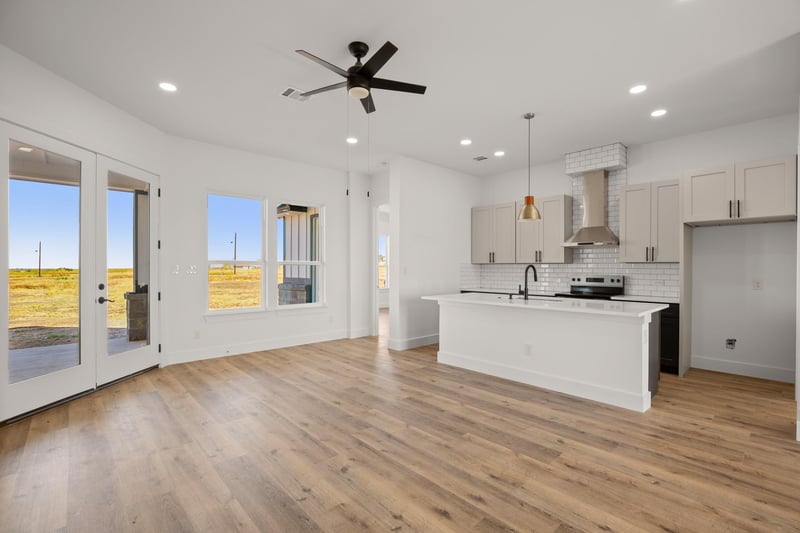142 Desperado Loop, Del Valle, TX 78617