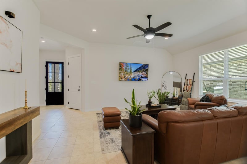 972 Leaning Oak LN, Georgetown, TX 78628