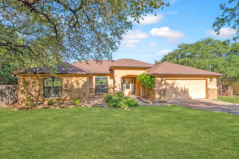 104 Cowal DR N, Spicewood, TX 78669
