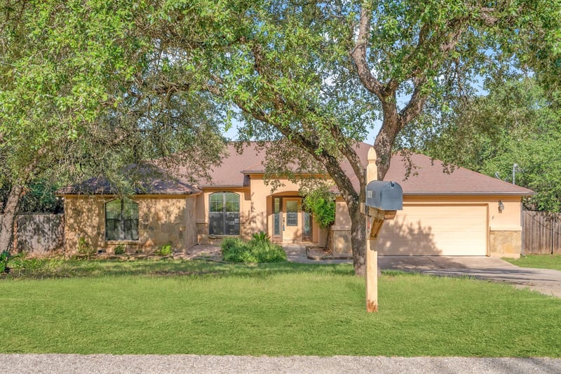 104 Cowal DR N, Spicewood, TX 78669