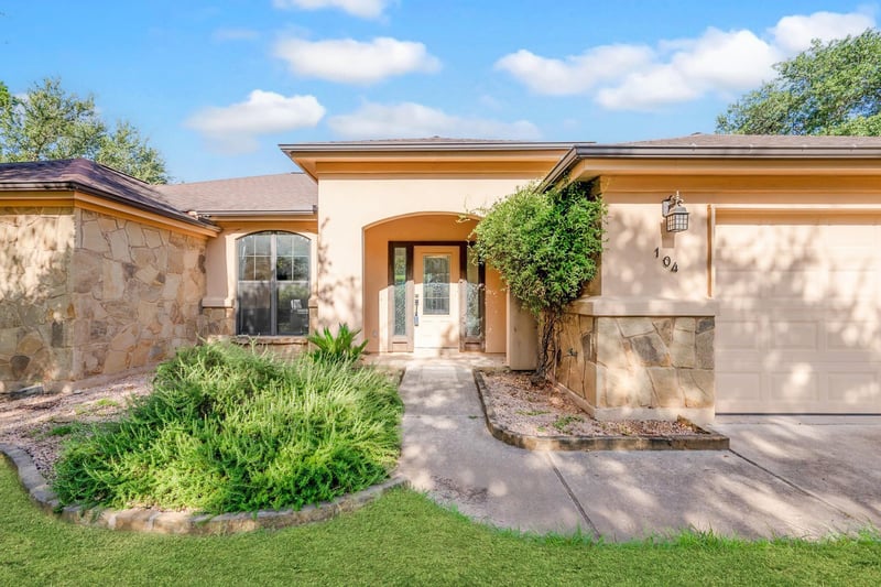 104 Cowal DR N, Spicewood, TX 78669
