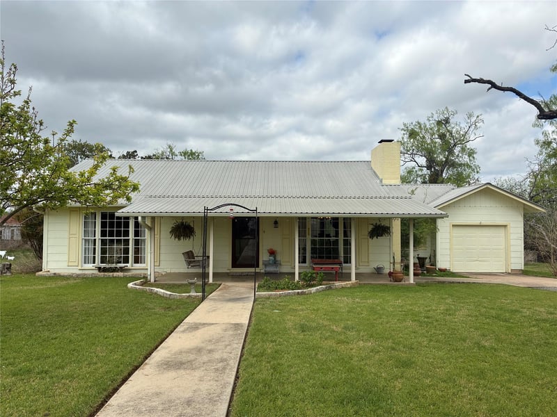 408 Porter ST, Lampasas, TX 76550