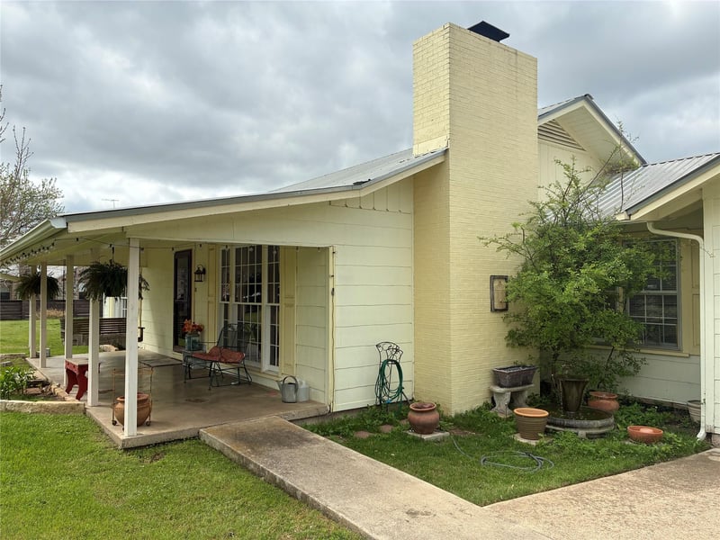 408 Porter ST, Lampasas, TX 76550