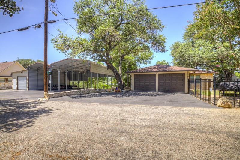 1422 Oakridge LN, Canyon Lake, TX 78133