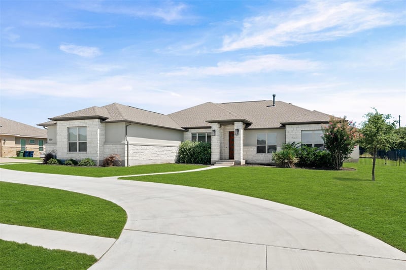 320 Buffalo TRL, Liberty Hill, TX 78642