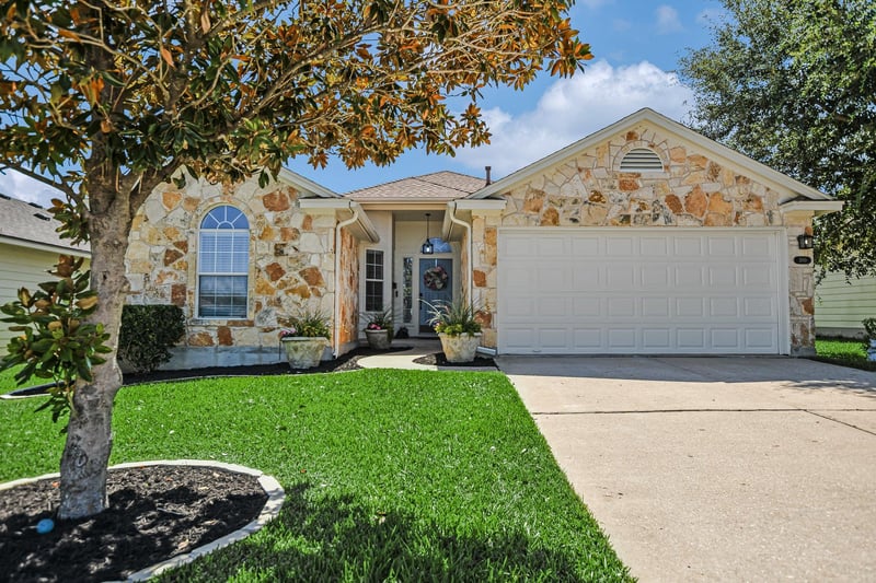 300 Fistral DR, Hutto, TX 78634