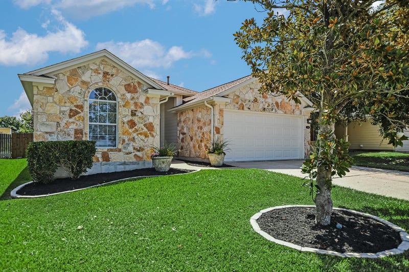 300 Fistral DR, Hutto, TX 78634