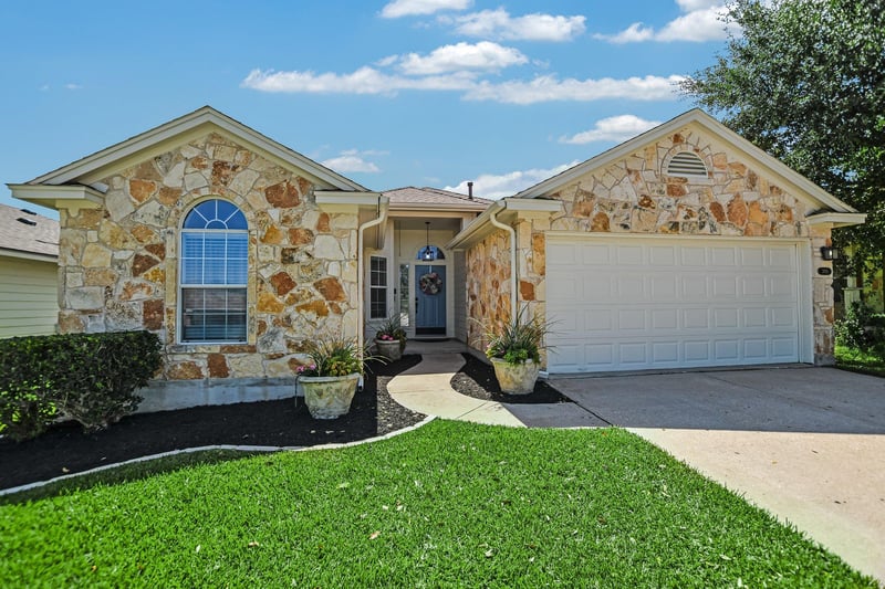 300 Fistral DR, Hutto, TX 78634
