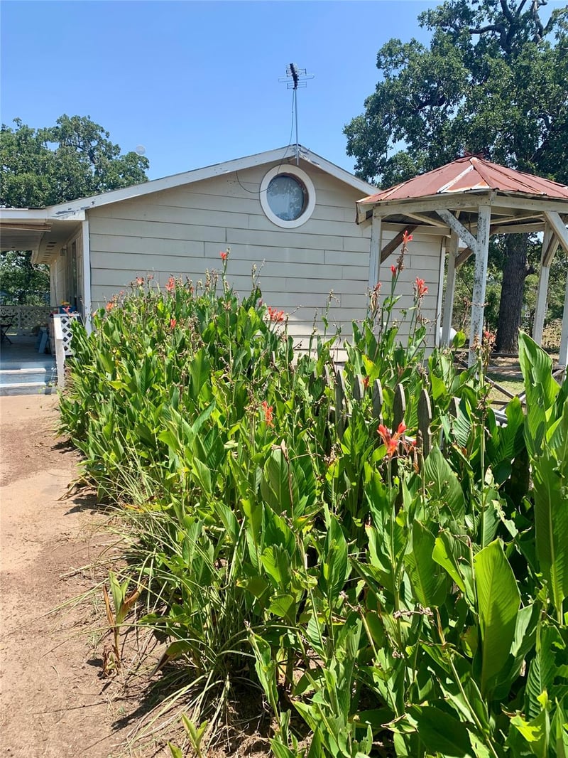 105 Tom Tom, Smithville, TX 78957