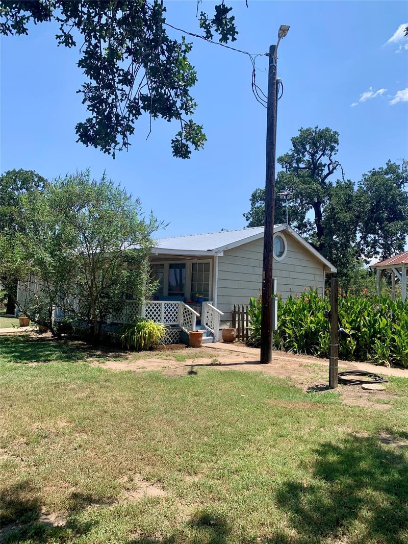 105 Tom Tom, Smithville, TX 78957