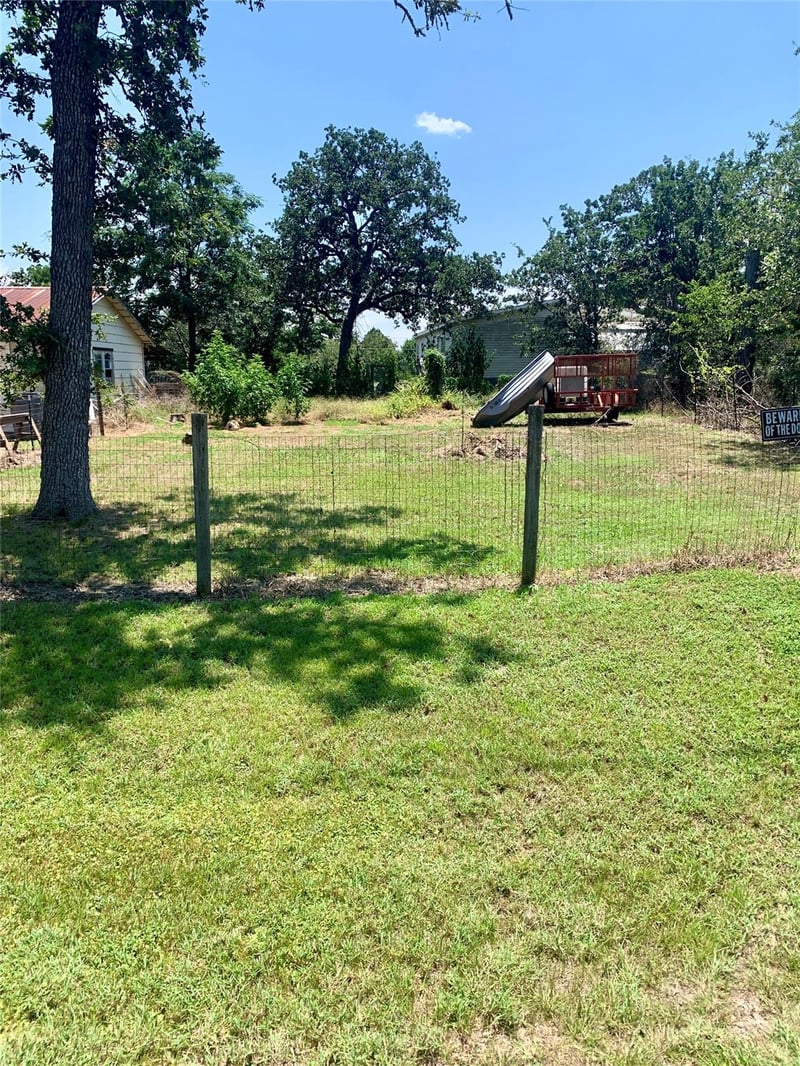 105 Tom Tom, Smithville, TX 78957