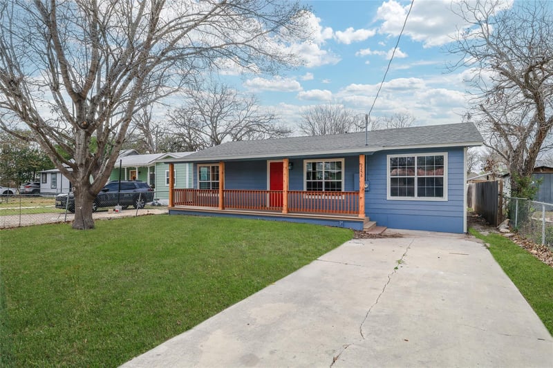 2258 Mill ST, New Braunfels, TX 78130