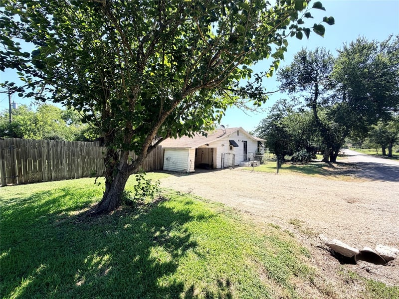 2200 Gillis Ave, Cameron, TX 76520