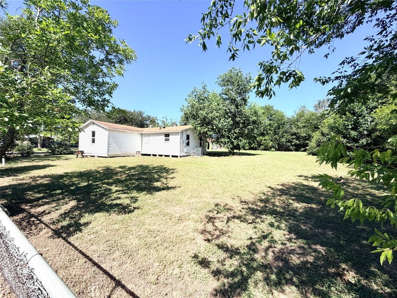 2200 Gillis Ave, Cameron, TX 76520