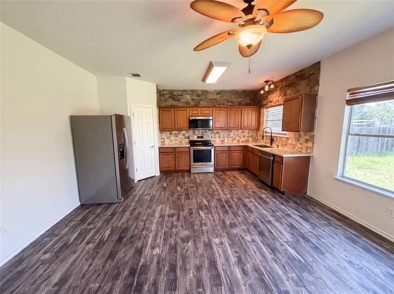 206 Almquist ST, Hutto, TX 78634