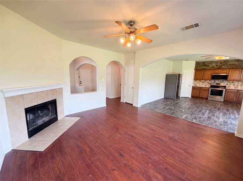 206 Almquist ST, Hutto, TX 78634