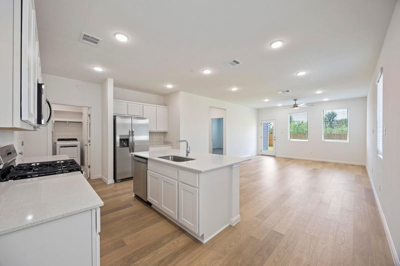 177 Hornet ST, Elgin, TX 78621