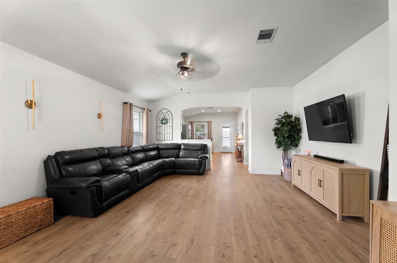 214 Jennifer LN, Bastrop, TX 78602