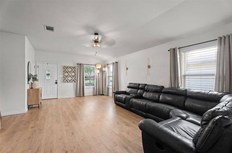 214 Jennifer LN, Bastrop, TX 78602