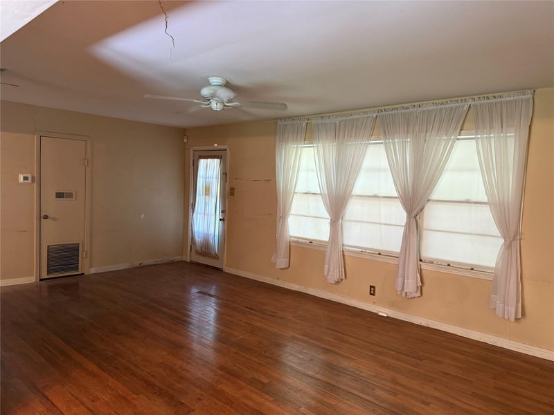 1405 E 16th ST E, Georgetown, TX 78626