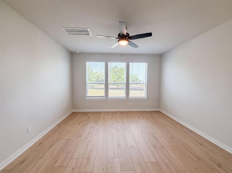125 High Valley DR, Liberty Hill, TX 78642