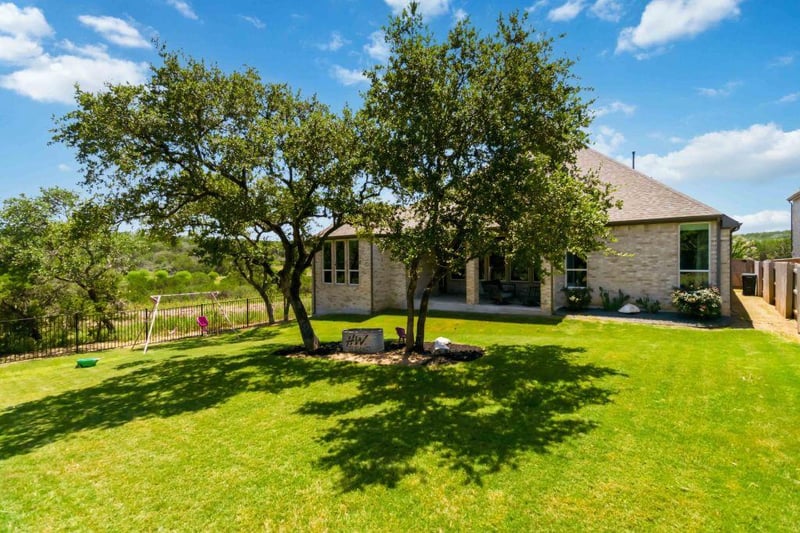 333 Knockout Rose DR, San Marcos, TX 78666