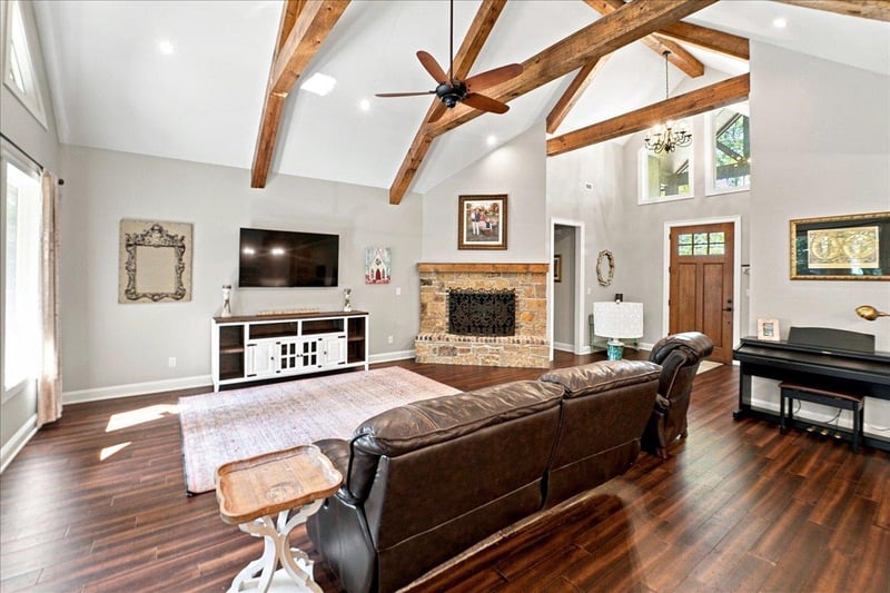 14448 Meadow Glen RD, Lindale, TX 75771