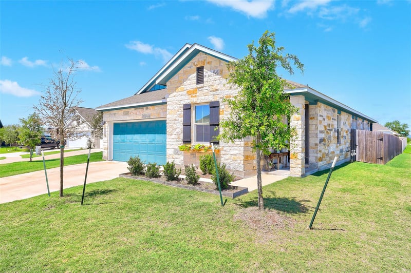 104 Ladolia LN, San Marcos, TX 78666