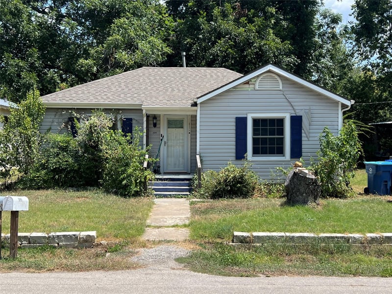 107 7th ST, Elgin, TX 78621