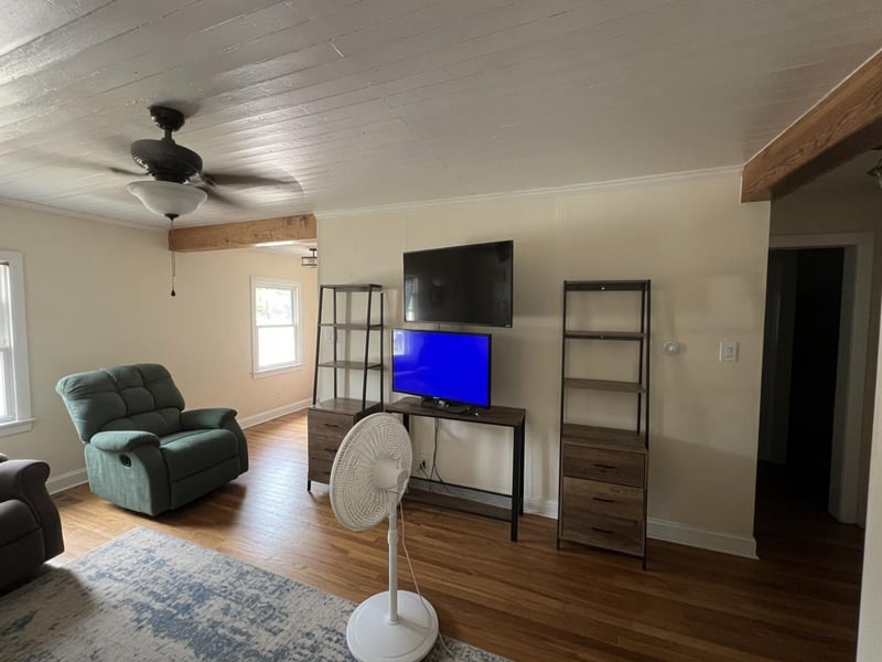 107 7th ST, Elgin, TX 78621