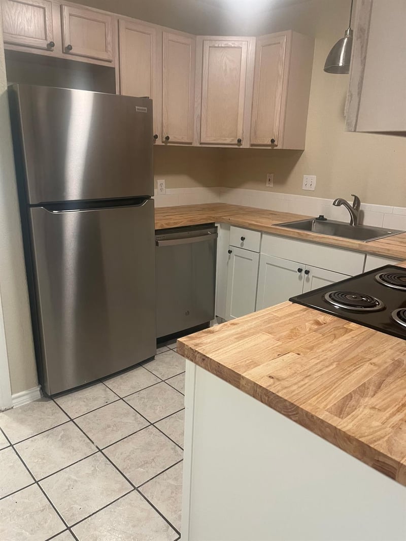 306 Anderson ST #A & B, Smithville, TX 78957